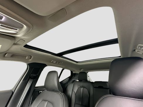 Used 2023 Volvo XC40 B5 Plus w/ Protection Package Premier image 22