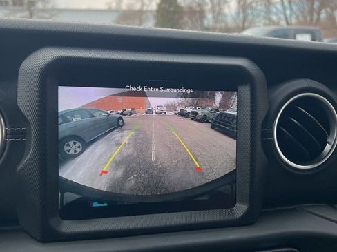 Used 2023 Jeep Wrangler Sahara image 19