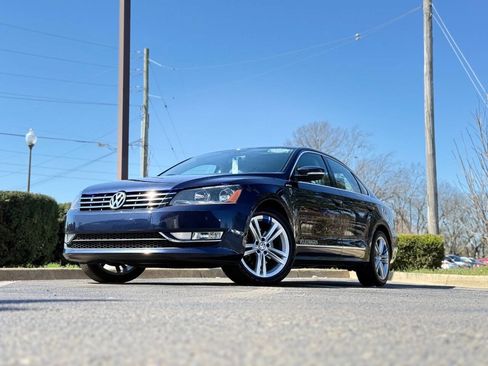 Used 2014 Volkswagen Passat TDI SE image 2