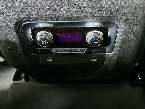 Used 2024 GMC Yukon SLT image 27