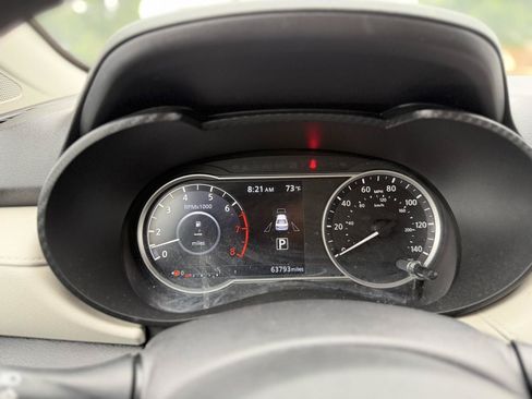 Used 2021 Nissan Versa SV FWD image 12