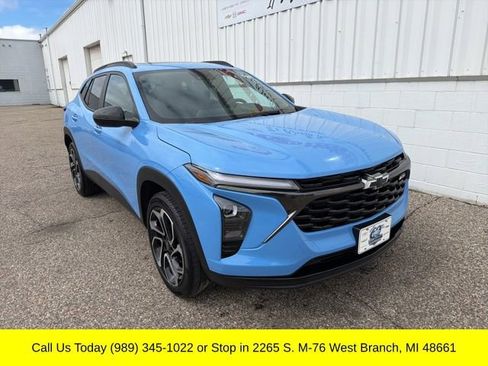 Used 2024 Chevrolet Trax RS w/ Sunroof Package image 2