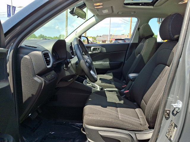 Used 2025 Hyundai Venue SEL FWD image 13