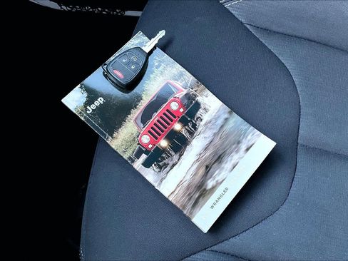 Used 2016 Jeep Wrangler Unlimited Sahara w/ Max Tow Package image 14