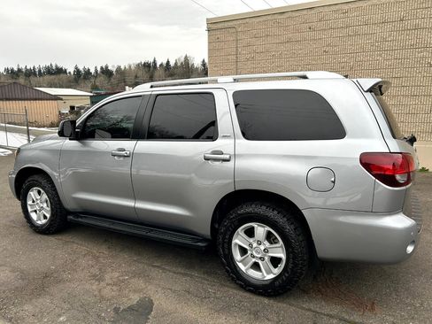 Used 2019 Toyota Sequoia SR5 image 7