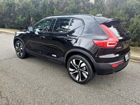 Used 2023 Volvo XC40 B5 Ultimate w/ Climate Package image 3