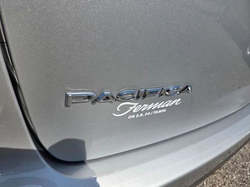 New 2026 Chrysler Pacifica Select image 10