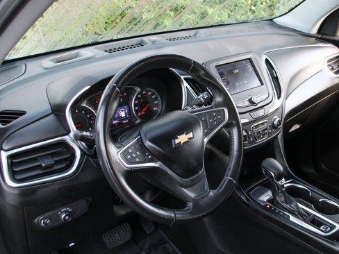 Used 2022 Chevrolet Equinox LT w/ Driver Convenience Package image 19