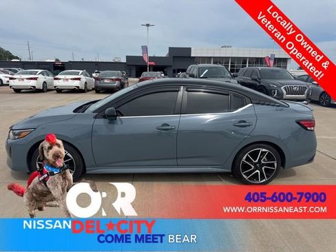 Used 2025 Nissan Sentra SR w/ SR Premium Package FWD image 2