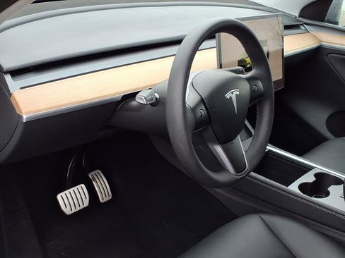 Used 2024 Tesla Model Y Performance image 14