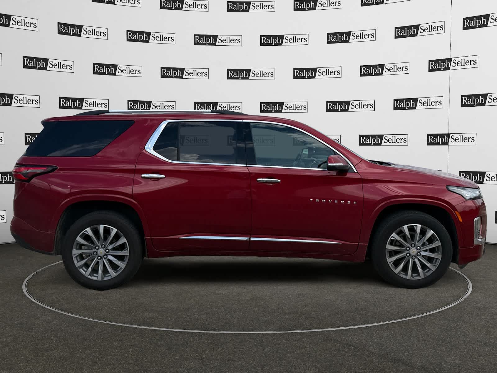 Used 2023 Chevrolet Traverse Premier FWD image 7