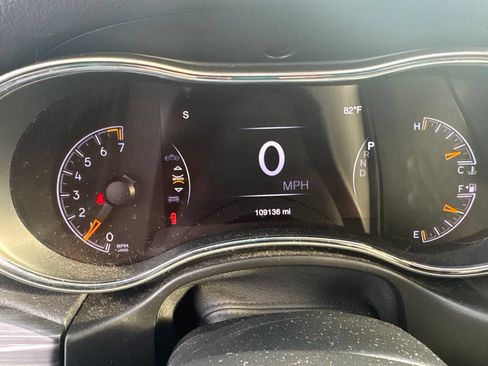 Used 2019 Jeep Grand Cherokee Limited AWD/4WD image 2