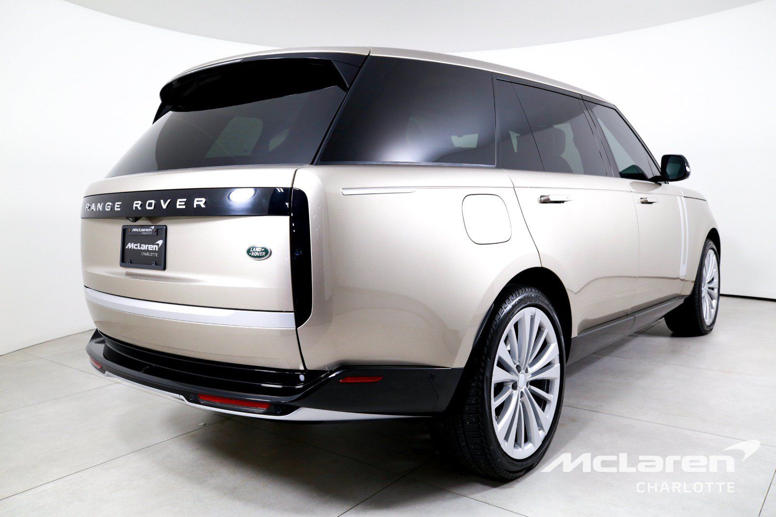 Used 2023 Land Rover Range Rover Long Wheelbase First Edition AWD/4WD image 8