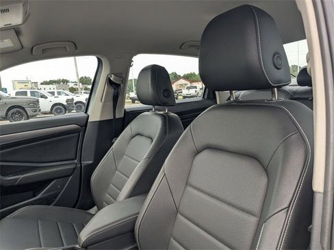 Used 2024 Volkswagen Jetta SE image 14