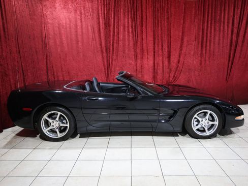 Used 2002 Chevrolet Corvette Convertible RWD image 9