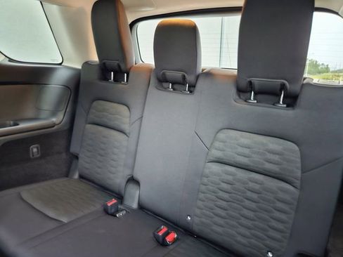 Used 2025 Nissan Pathfinder SV FWD image 31