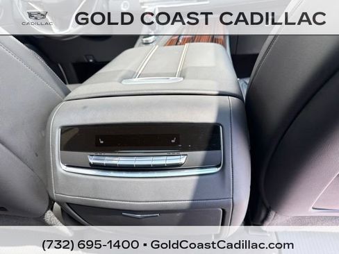 Used 2023 Cadillac Escalade Premium Luxury AWD/4WD image 10