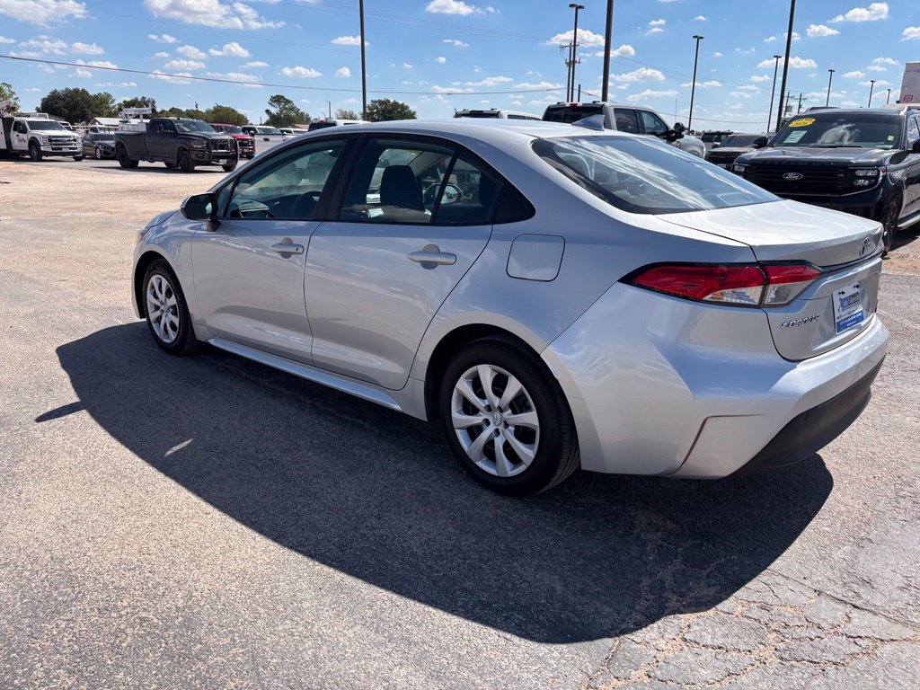 Used 2024 Toyota Corolla LE FWD image 5