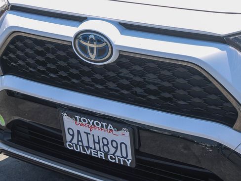 Used 2022 Toyota RAV4 SE w/ Weather & Moonroof Package AWD/4WD image 6