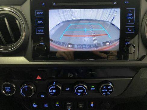 Certified 2018 Toyota Tacoma TRD Off-Road image 17