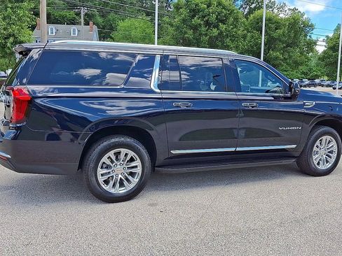 Used 2024 GMC Yukon XL SLT w/ SLT Premium Package AWD/4WD image 9