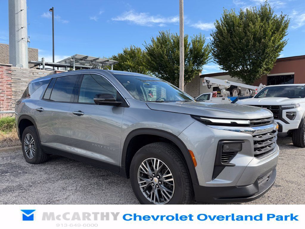 Used 2024 Chevrolet Traverse LS w/ LPO, Floor Liner Package FWD image 1