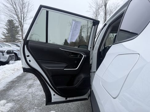 Used 2022 Toyota RAV4 LE image 23