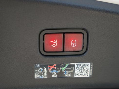 Used 2024 Mercedes-Benz CLE 300 4MATIC Coupe image 11