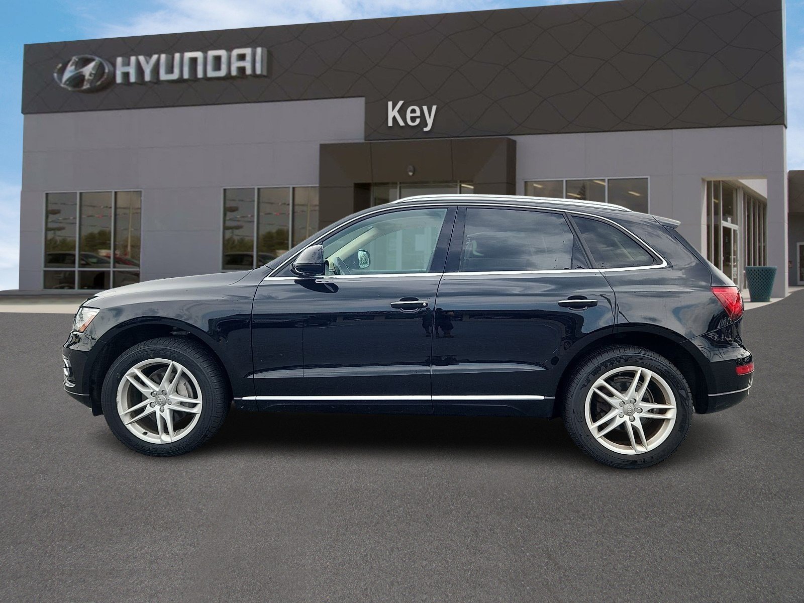Used 2017 Audi Q5 2.0T Premium Plus w/ Technology Package AWD/4WD image 5