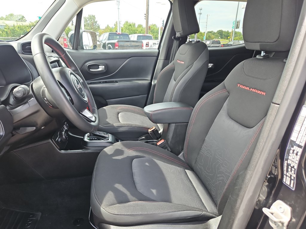 Used 2023 Jeep Renegade Trailhawk AWD/4WD image 17