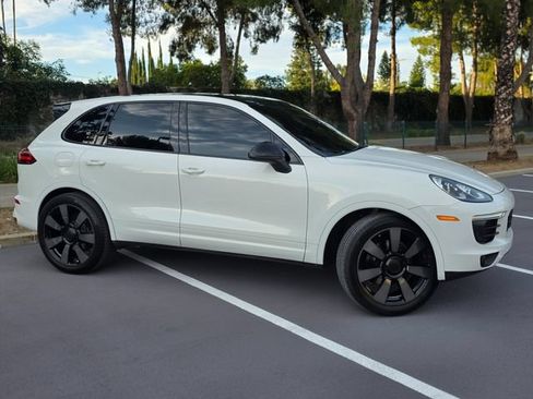 Used 2016 Porsche Cayenne AWD/4WD image 34