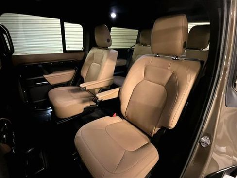 Certified 2025 Land Rover Defender 130 X-Dynamic SE AWD/4WD image 17