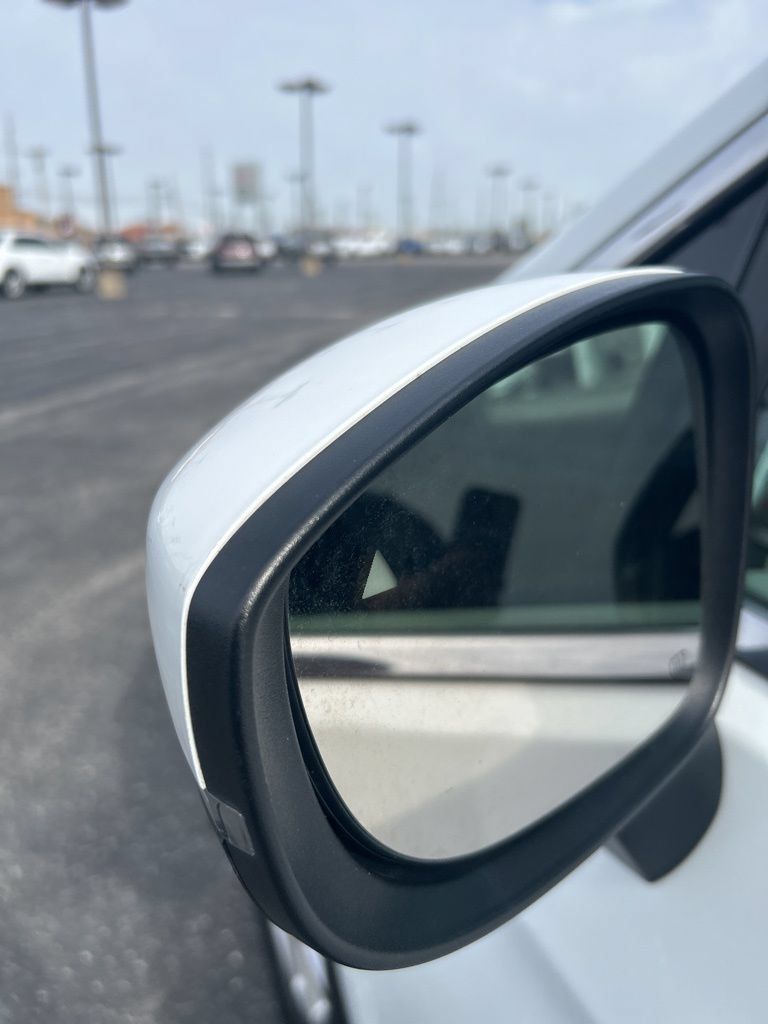 Used 2023 Chrysler Pacifica Touring-L FWD image 23