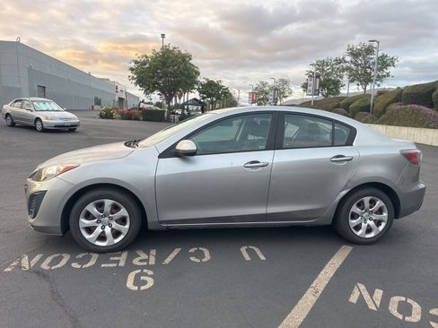 Used 2011 MAZDA MAZDA3 i Sport FWD image 4