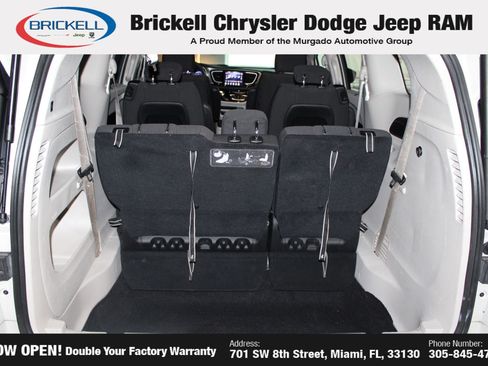 Used 2020 Chrysler Pacifica Touring w/ Advanced Safetytec Group FWD image 12