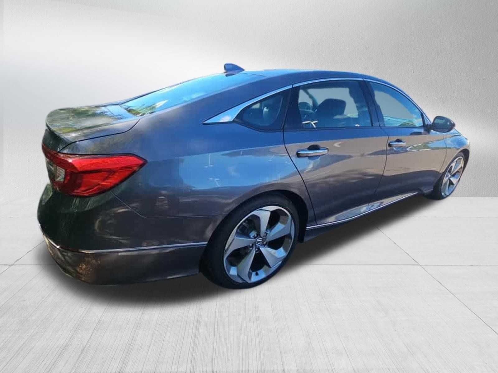 Used 2018 Honda Accord Touring image 4