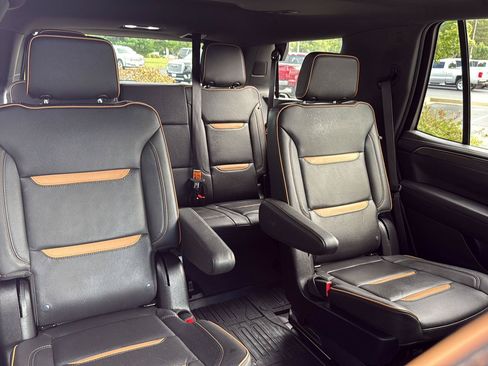 Used 2024 GMC Yukon AT4 w/ Technology Package AWD/4WD image 34