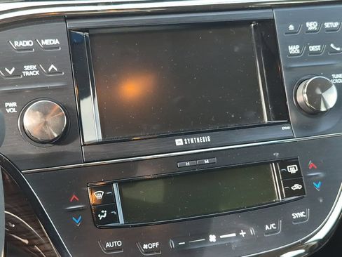 Used 2014 Toyota Avalon Limited w/ Technology Package FWD image 9