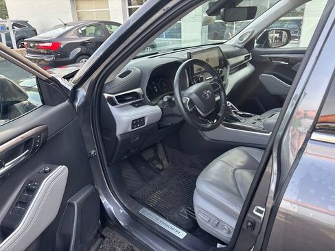 Used 2023 Toyota Highlander Limited AWD/4WD image 8