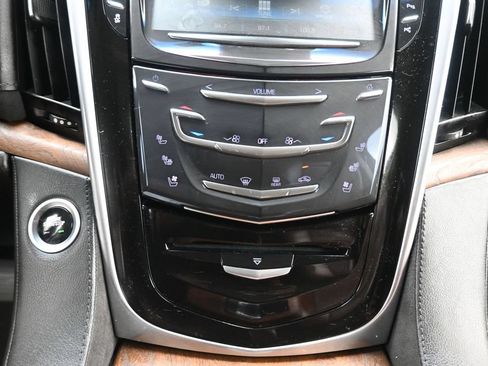 Used 2019 Cadillac Escalade ESV Luxury AWD/4WD image 20