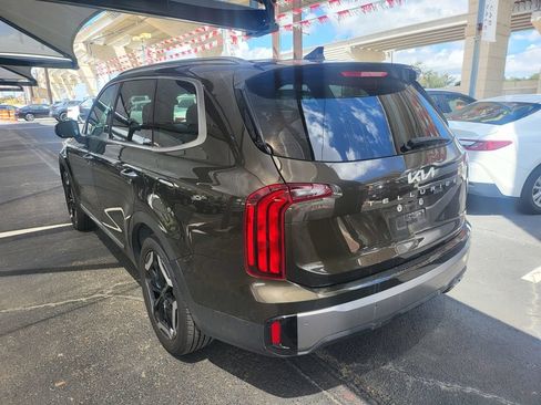 Used 2025 Kia Telluride S FWD image 9