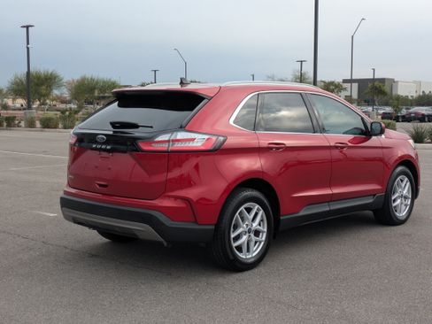 Used 2021 Ford Edge SEL w/ Convenience Package image 5