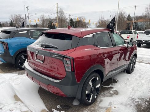 Used 2025 Nissan Kicks SR image 4