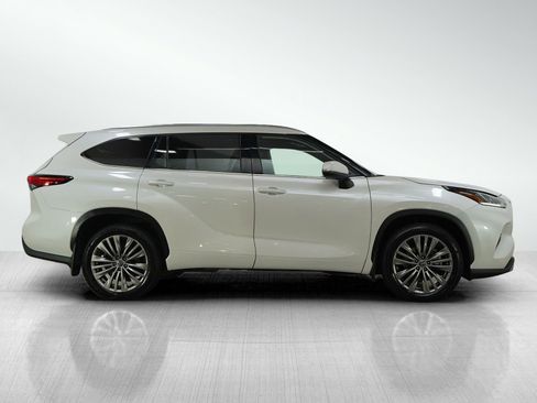 Used 2021 Toyota Highlander Platinum AWD/4WD image 6