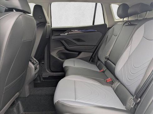 New 2025 Volkswagen Tiguan SE image 15