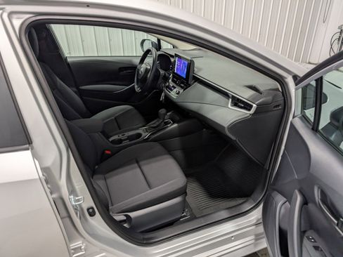Used 2025 Toyota Corolla LE image 27