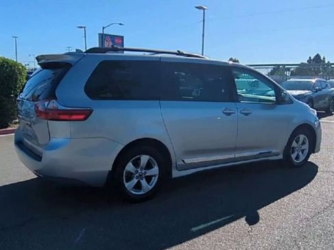 Used 2020 Toyota Sienna LE image 8