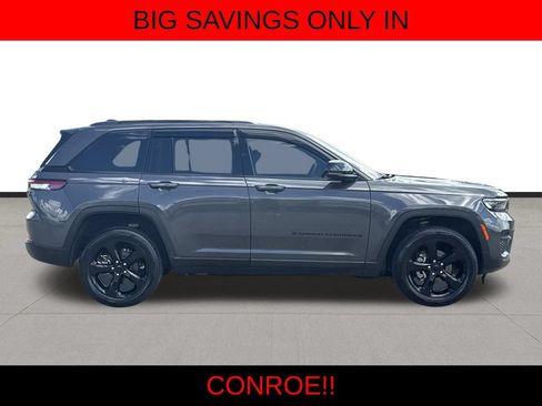 Used 2024 Jeep Grand Cherokee Altitude RWD image 4