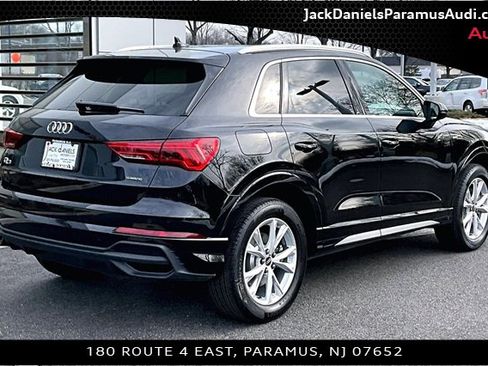 Used 2023 Audi Q3 2.0T Premium w/ Convenience Package image 2