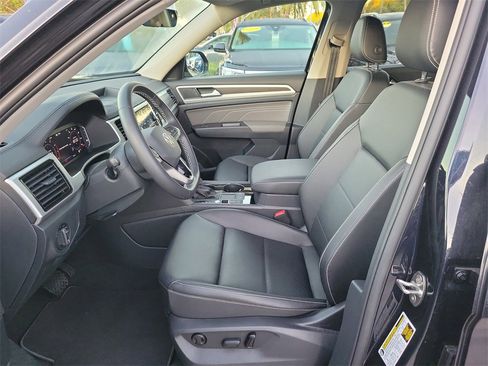 Certified 2023 Volkswagen Atlas SE w/ Black Wheel Package image 12